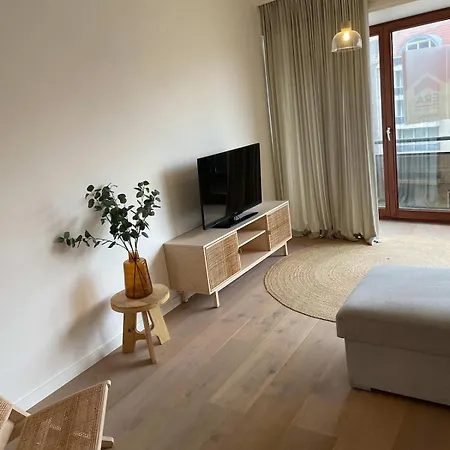 Sun-filled Modern For 2 Apartment *