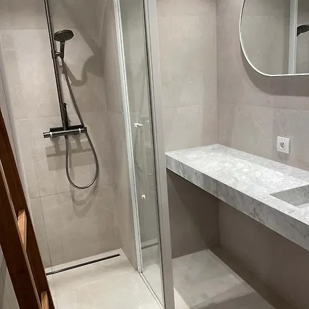 Sun-filled Modern For 2 *