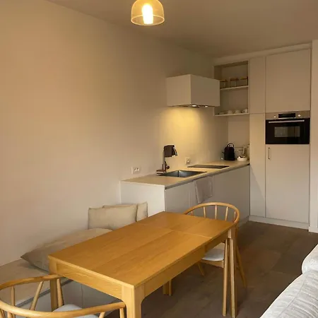 Sun-filled Modern For 2 *